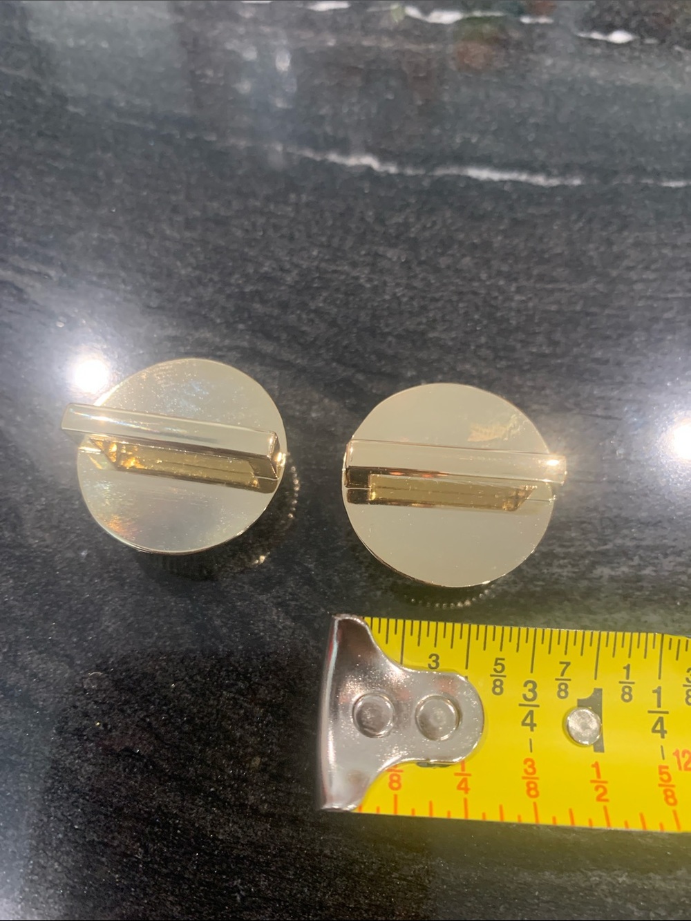 CHANEL Gold-Tone Ribbed CC Buttons - Picture 3 of 3